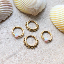 Laden Sie das Bild in den Galerie-Viewer, Opal Ring Piercing Klemmkugelring Chirurgenstahl piercinginspiration®