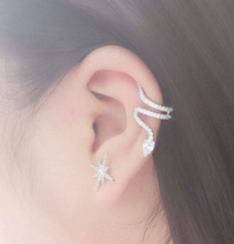Laden Sie das Bild in den Galerie-Viewer, Kristall Schlange Ear Cuff 925 Sterling Silber piercinginspiration®