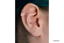 Laden Sie das Bild in den Galerie-Viewer, Piercing Anhänger Blume Rose piercinginspiration®