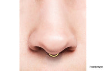 Laden Sie das Bild in den Galerie-Viewer, Septum Daith Clicker Ring Oval piercinginspiration®