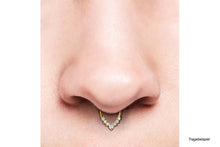 Laden Sie das Bild in den Galerie-Viewer, Clicker Ring Septum Daith 7 Kristalle Tropfen piercinginspiration®