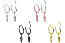 Laden Sie das Bild in den Galerie-Viewer, Kreolen Feder Clicker Ring Paar Ohrringe piercinginspiration®