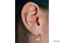 Laden Sie das Bild in den Galerie-Viewer, Kreolen Libelle Clicker Ring Paar Ohrringe piercinginspiration®