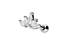 Laden Sie das Bild in den Galerie-Viewer, Lotus 5 Tropfen Kristall Blume Ohrpiercing piercinginspiration®