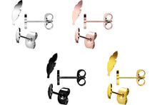 Laden Sie das Bild in den Galerie-Viewer, Feder Ohrstecker Ohrringe Paar piercinginspiration®