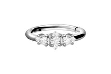 Laden Sie das Bild in den Galerie-Viewer, Clicker Ring 3 Tropfen Kristalle piercinginspiration®