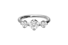 Laden Sie das Bild in den Galerie-Viewer, 3 Eingefasste Kristalle Clicker Ring piercinginspiration®