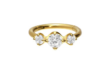Laden Sie das Bild in den Galerie-Viewer, 3 Eingefasste Kristalle Clicker Ring piercinginspiration®