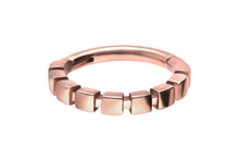Laden Sie das Bild in den Galerie-Viewer, Clicker Ring Würfel Design piercinginspiration®