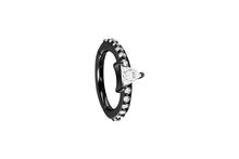Laden Sie das Bild in den Galerie-Viewer, Eingefasster Kristall Dreieck Conch Flügel Clicker Ring piercinginspiration®