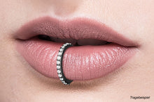 Laden Sie das Bild in den Galerie-Viewer, Clicker Ring Multiple Kristalle piercinginspiration®