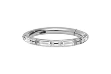 Laden Sie das Bild in den Galerie-Viewer, Basic Clicker Ring Eingefasste Baguette Kristalle piercinginspiration®