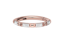 Laden Sie das Bild in den Galerie-Viewer, Basic Clicker Ring Eingefasste Baguette Kristalle piercinginspiration®