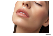 Laden Sie das Bild in den Galerie-Viewer, Titan Lotus Blume Kristalle Innengewinde Labret Ohrpiercing piercinginspiration®