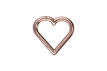 Laden Sie das Bild in den Galerie-Viewer, Titan Herz Clicker Ring piercinginspiration®
