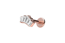 Laden Sie das Bild in den Galerie-Viewer, Titan Innengewinde Labret 5 Baguette Kristalle Ohrpiercing Platte Flach piercinginspiration®