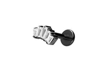 Laden Sie das Bild in den Galerie-Viewer, Titan Innengewinde Labret 5 Baguette Kristalle Ohrpiercing Platte Flach piercinginspiration®