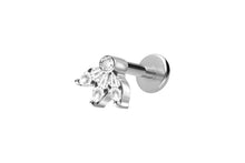 Laden Sie das Bild in den Galerie-Viewer, Titan Lotus Blume Kristalle Innengewinde Labret Ohrpiercing piercinginspiration®