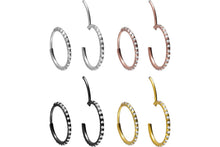 Laden Sie das Bild in den Galerie-Viewer, Titan Kreolen Clicker Ring Paar Mulitple Epoxy Kristalle Ohrringe piercinginspiration®