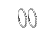 Laden Sie das Bild in den Galerie-Viewer, Titan Kreolen Clicker Ring Paar Mulitple Epoxy Kristalle Ohrringe piercinginspiration®