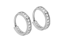 Laden Sie das Bild in den Galerie-Viewer, Titan Kreolen Clicker Ring Kristalle Ohrstecker Paar Breit Ohrringe piercinginspiration®
