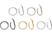 Laden Sie das Bild in den Galerie-Viewer, Titan Multiple Eingefasste Kristalle Clicker Ring piercinginspiration®