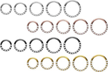 Laden Sie das Bild in den Galerie-Viewer, Titan Multiple Eingefasste Epoxy Kristalle Clicker Ring piercinginspiration®