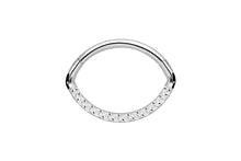 Laden Sie das Bild in den Galerie-Viewer, Titan Multiple Eingefasste Kristalle Oval Clicker Ring piercinginspiration®